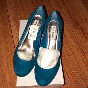 New never worn almond toe Steve Madden pumps
